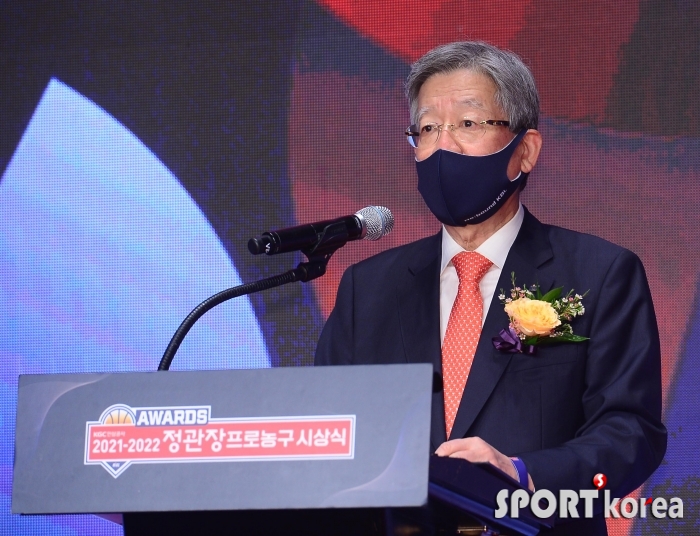 김희운 총재 `KBL 시상식을 시작합니다`