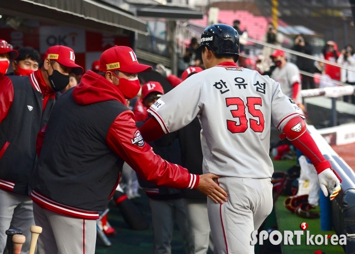 김원형 감독 `믿고 보는 한유섬 홈런포`