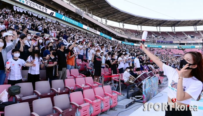 코로나19 이후 첫 육성응원!