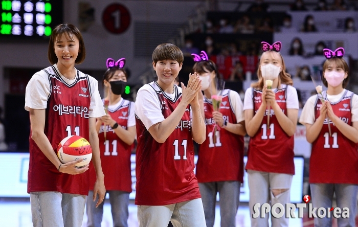 농구코트에 등장한 미녀 배구 선수들!