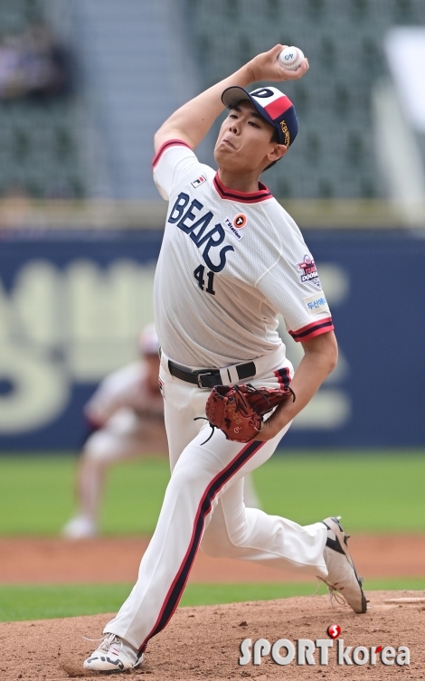 김동주 `KBO 데뷔 등판`