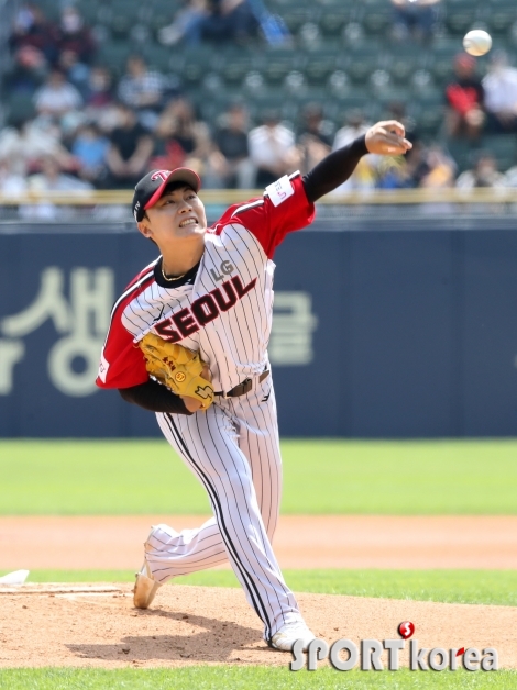 LG 선발 김윤식, 스윕승을 향한 힘찬 투구~