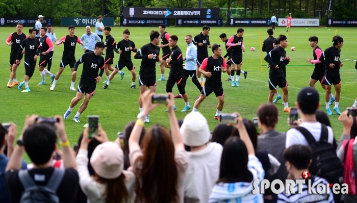 축구대표, 2년 6개월 만에 오픈트레이닝