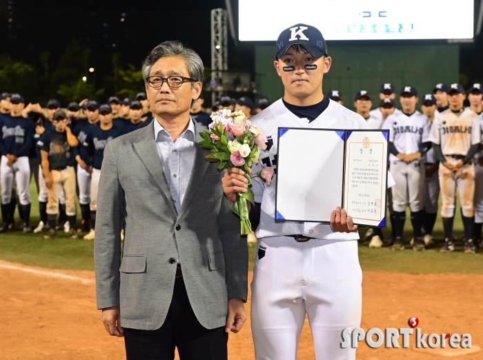 결승전 승리 거머쥔 나윤호 `최우수선수상 수상`