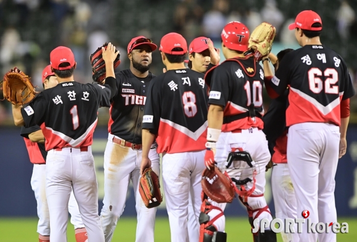 KIA `두산에 7-3 승리로 위닝시리즈 완성`