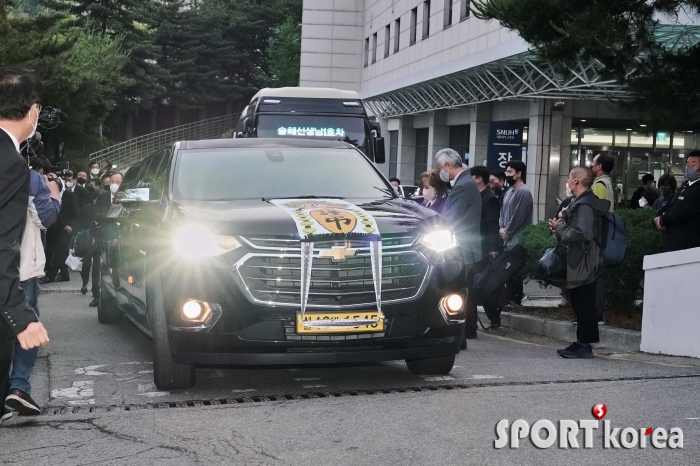 장례식장 떠나는 고 송해 선생님 운구차