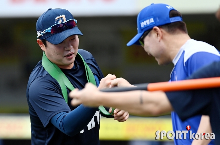 권희동, 코치님 반갑습니다