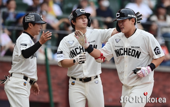 전의산 `KBO 데뷔 첫 홈런`