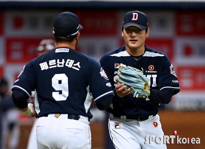 곽빈, 5회까지 1실점 호투!