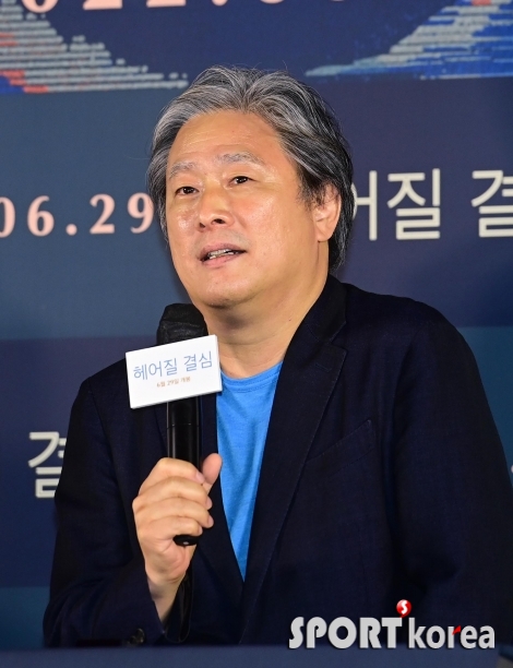 박찬욱 감독 `가벼운 인사`