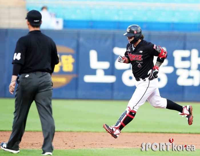 KT 박병호, 시즌 25호 홈런의 힘찬 레이스