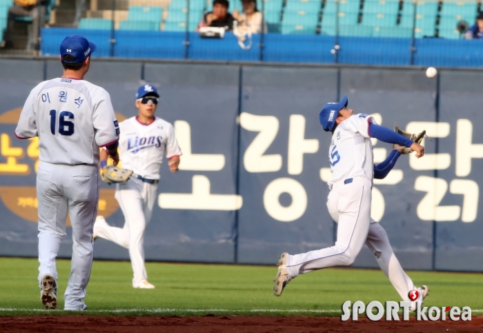 삼성 2루수 이재현, 제가 잡았습니다.