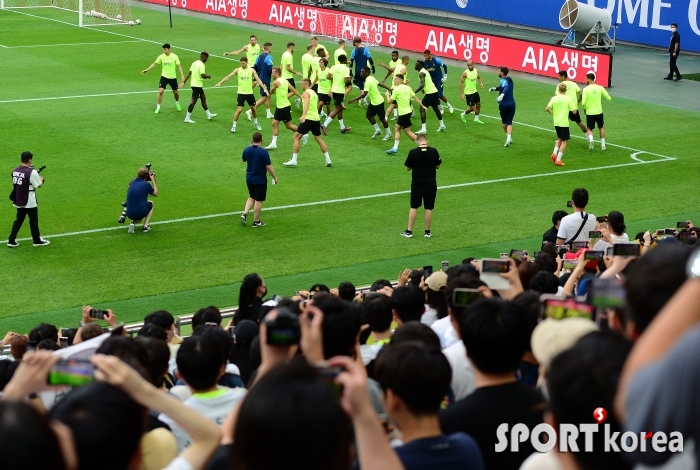 토트넘 오픈트레이닝에 구름관중!