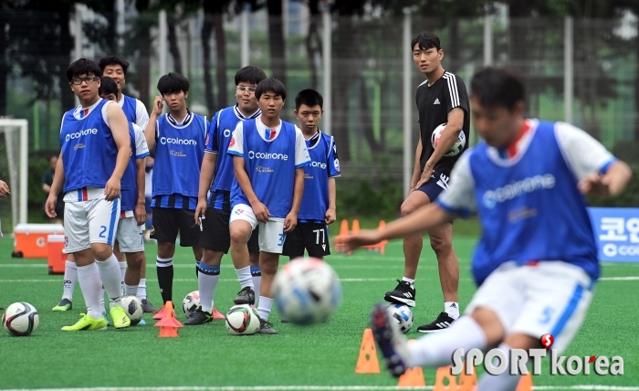 진지한 `스페셜올림픽코리아 축구클리닉`