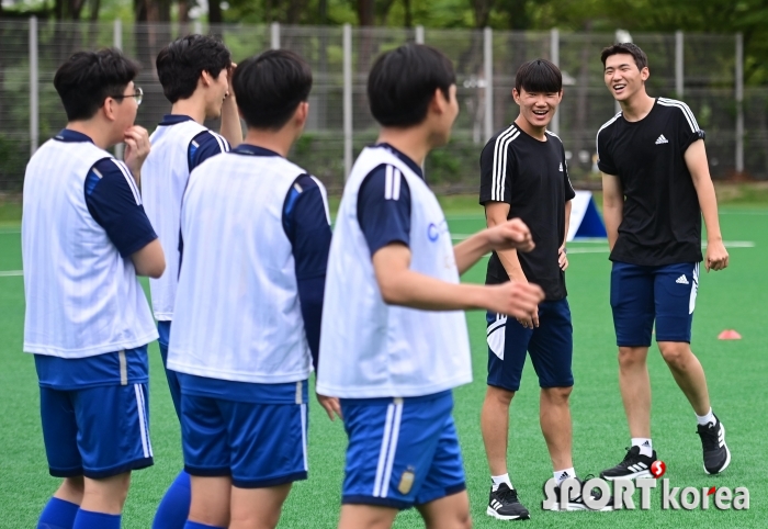 양현준-김지수 `축구클리닉에서 즐거운 시간`