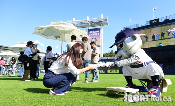 철웅이 `저도 사인해 드려요`