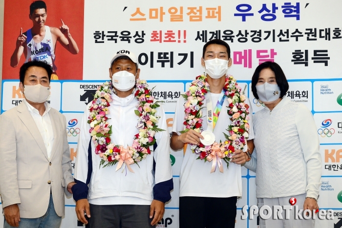 우상혁, 한국육상 최초 세계육상선수권 은메달!