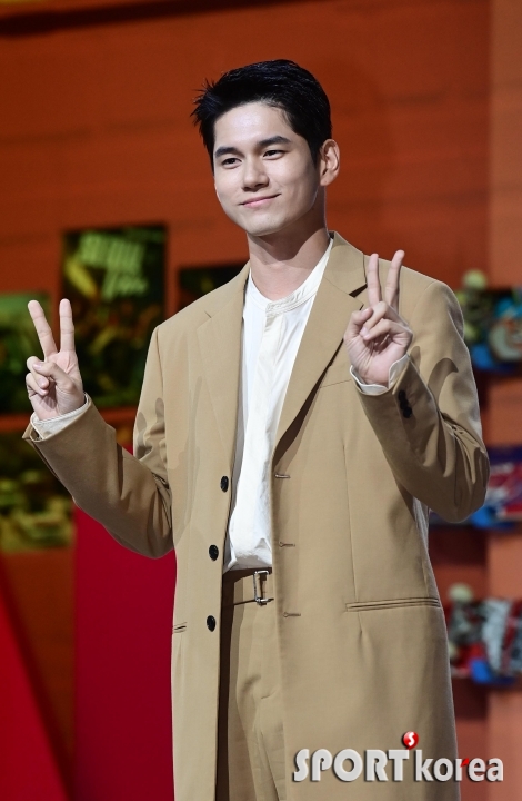 옹성우 `해맑은 브이`