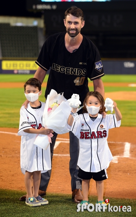 아빠미소 니퍼트 `가족의 축하~`