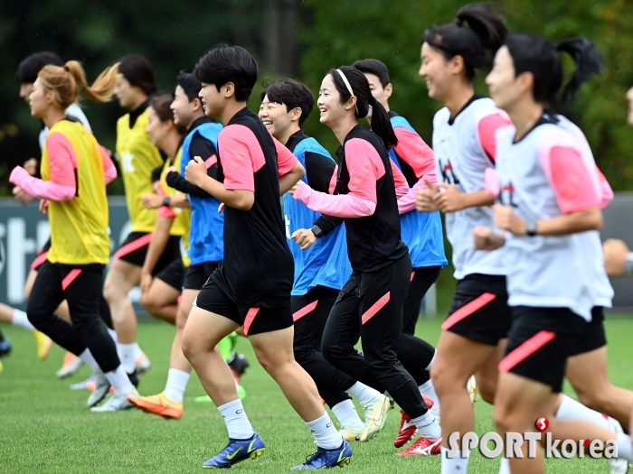 화기애애한 여자축구대표팀 훈련