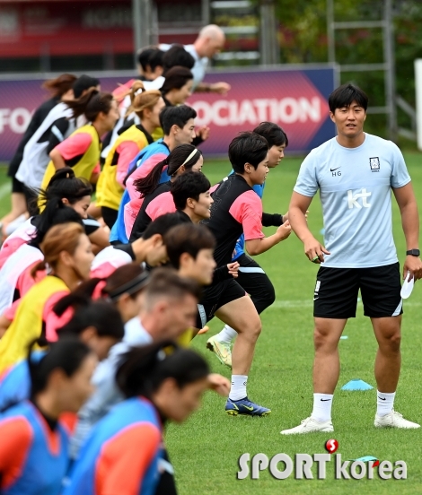 여자축구대표팀 `소집 첫 날부터 힘든 훈련~`