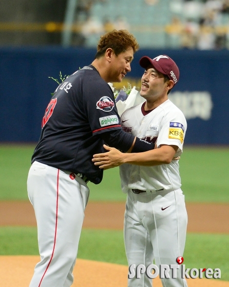 이용규 `대호 형 은퇴투어 축하해요`