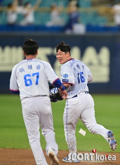 이원석 `끝내기 안타로 2-1 짜릿한 승리`