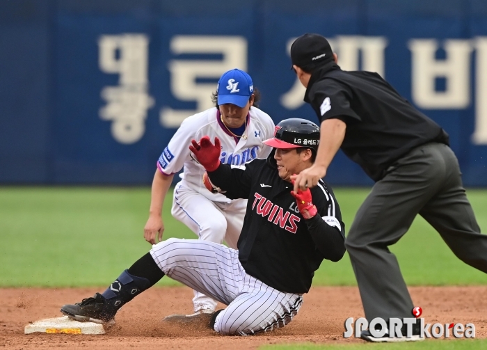 김현수 `오늘 발도 빨라`