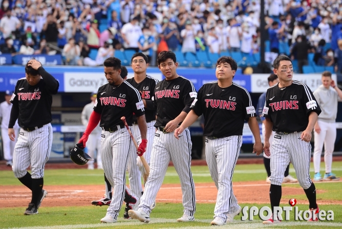 LG, 선두 SSG와 다시 4경기 차로 벌어진 패배