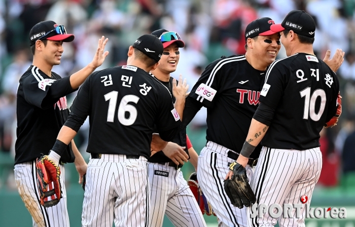 LG, 김민성의 만루홈런에 힘입어 6-2 연장 승리!
