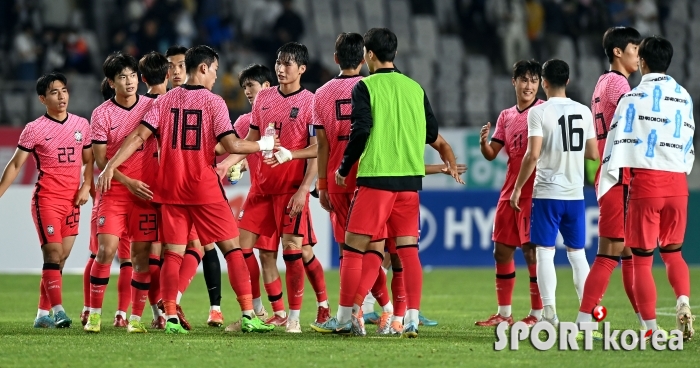 한국, 우즈베키스탄과 아쉬운 1-1 무승부!