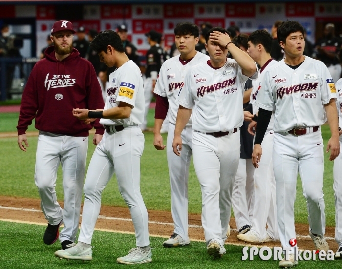 키움, 아쉬운 0-2 패배