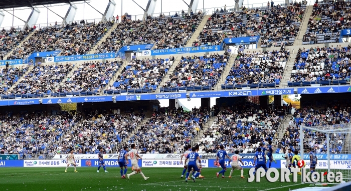 우승을 보기 위해 축구장에 집결한 울산축구팬들!