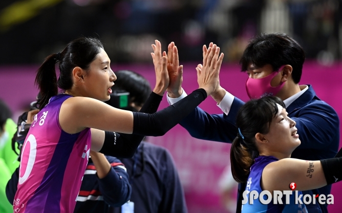 김연경, 감독님 개막전 승리했어요~