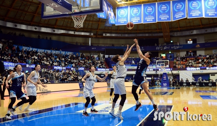 신한은행-KB `WKBL 개막전~`