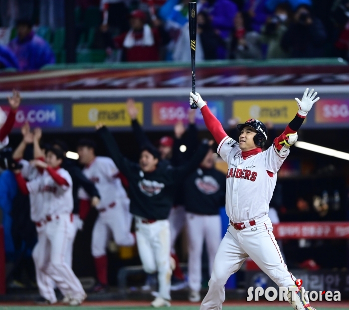 김강민, 역전 스리런에 만세!