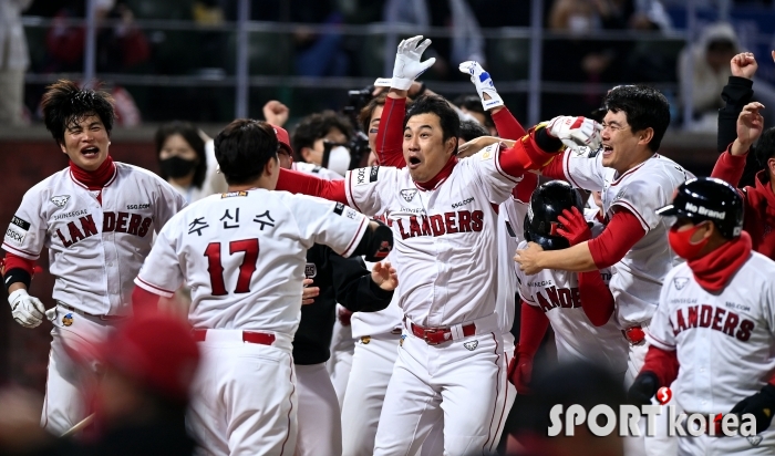 SSG, 김강민의 끝내기 홈런으로 짜릿한 승리!