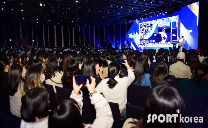 KBO 시상식 `3년 만의 야구팬 입장~`