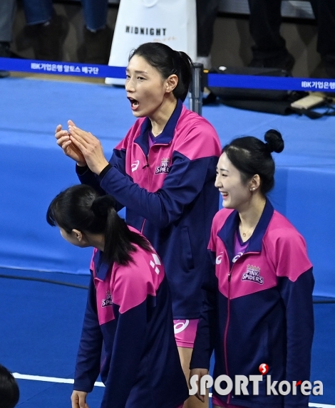 김연경 `오늘은 웜업존에서 응원`