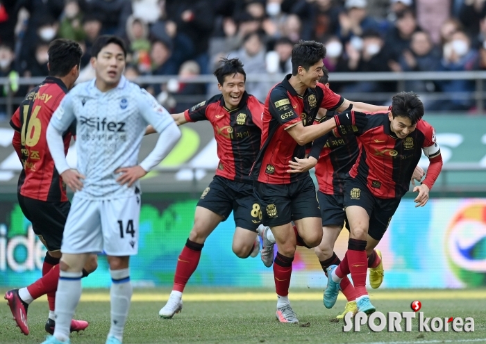 서울, 인천과 개막전 2-1 승리