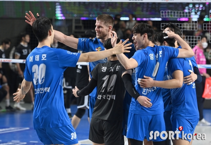 한전, 현대캐피탈에 3-0 완승