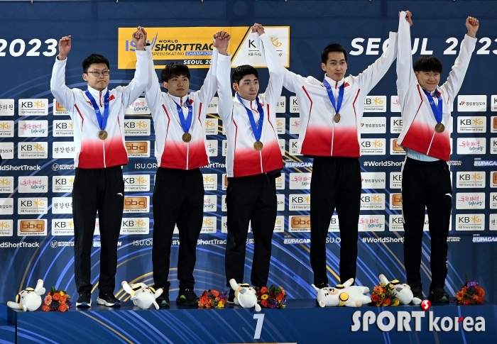 린샤오쥔의 중국 `남자계주 5000m 금메달`