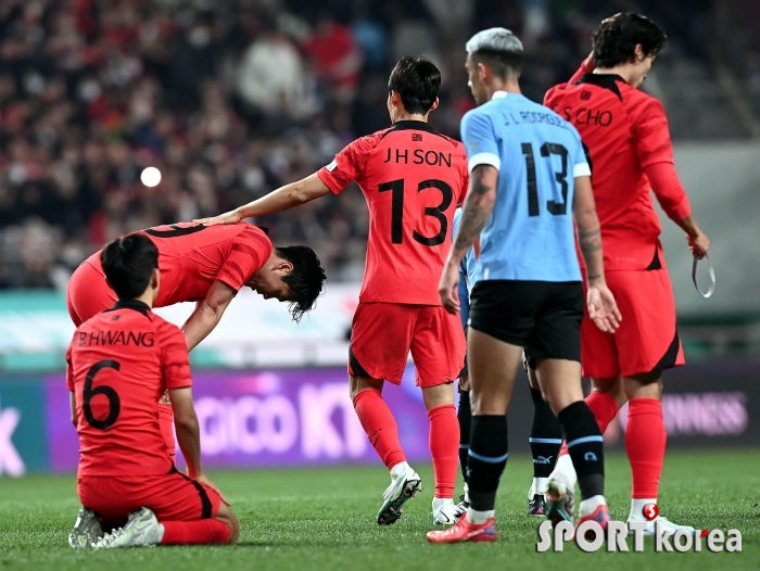 한국, 우루과이에 1-2 아쉬운 패배