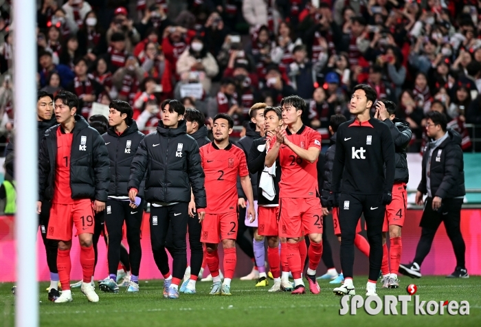 축구대표팀 `팬들에게 감사인사~`