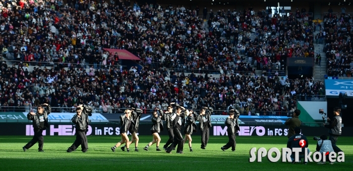 임영웅, 축구장 공연