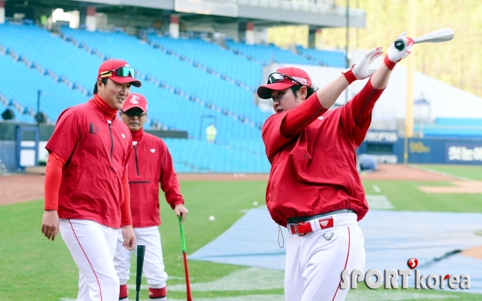 최정, 2000안타 달성 위한 타격훈련!