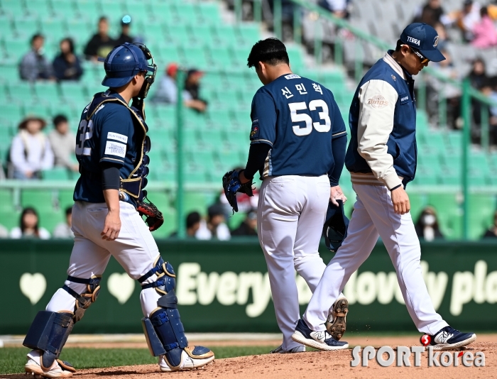 4회를 못 넘기고 교체되는 신민혁