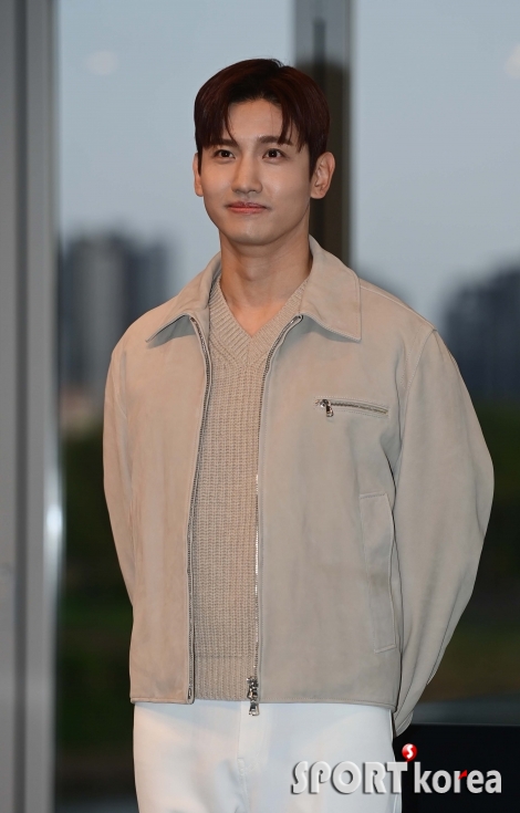 최강창민, 편안한 미소