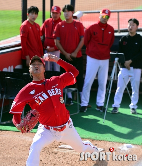 첫 라이브피칭 김광현 `복귀 임박~`