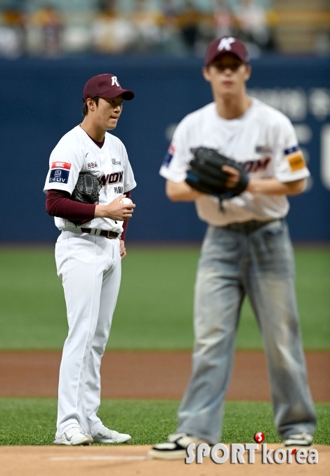 시구 기다리는 안우진